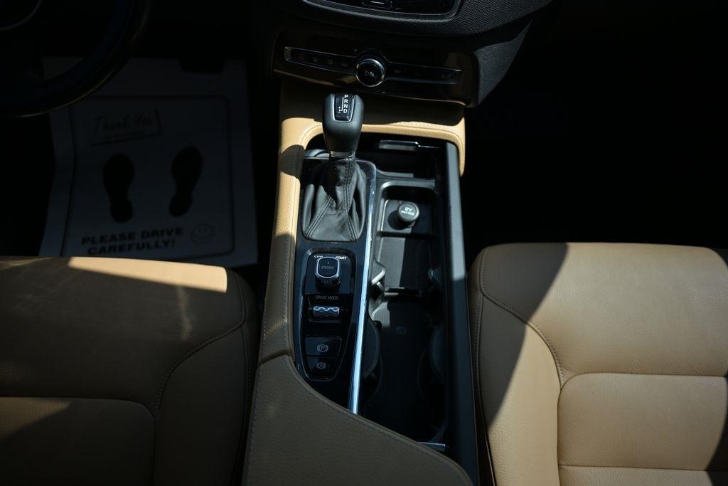 Volvo XC90 T6 AWD 7-Passenger Momentum 2017