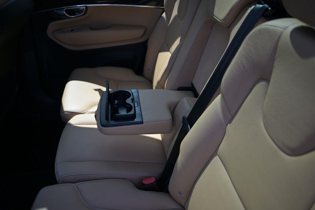 Volvo XC90 T6 AWD 7-Passenger Momentum 2017