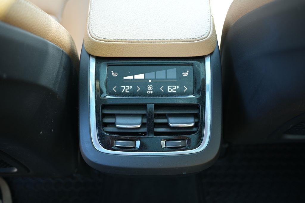 Volvo XC90 T6 AWD 7-Passenger Momentum 2017
