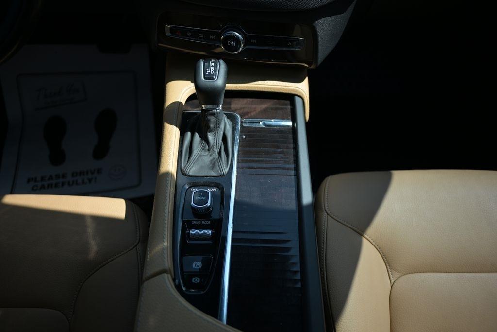 Volvo XC90 T6 AWD 7-Passenger Momentum 2017