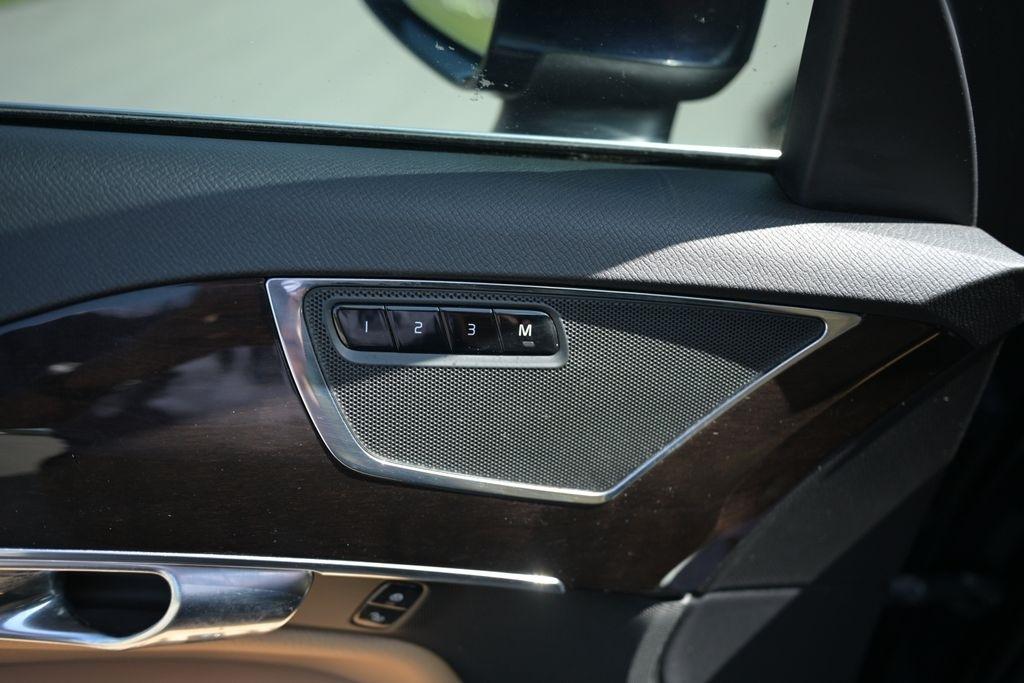 Volvo XC90 T6 AWD 7-Passenger Momentum 2017