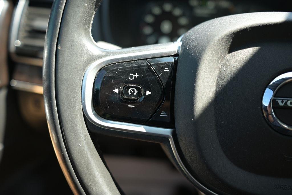 Volvo XC90 T6 AWD 7-Passenger Momentum 2017