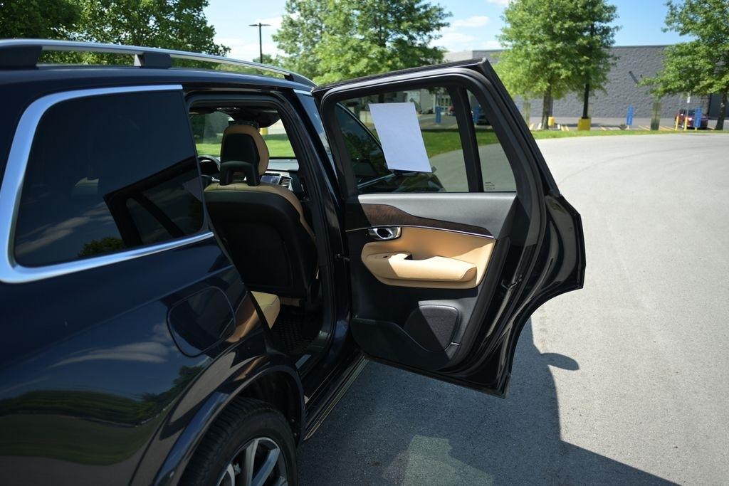 Volvo XC90 T6 AWD 7-Passenger Momentum 2017