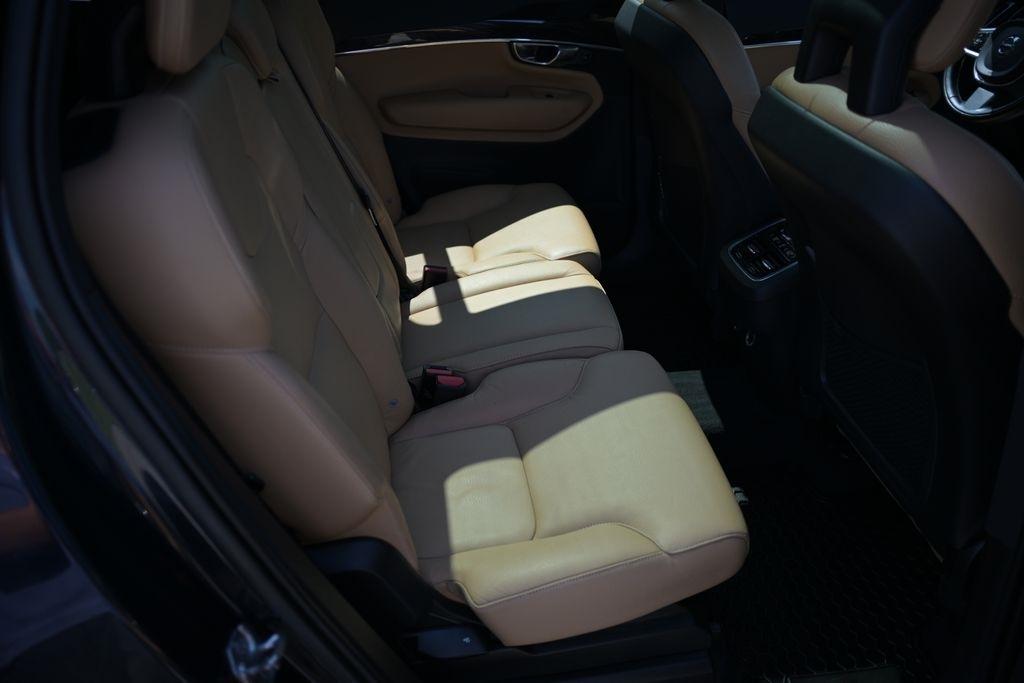Volvo XC90 T6 AWD 7-Passenger Momentum 2017