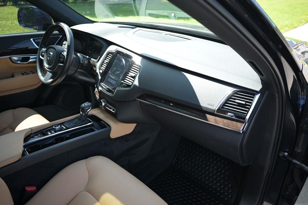 Volvo XC90 T6 AWD 7-Passenger Momentum 2017