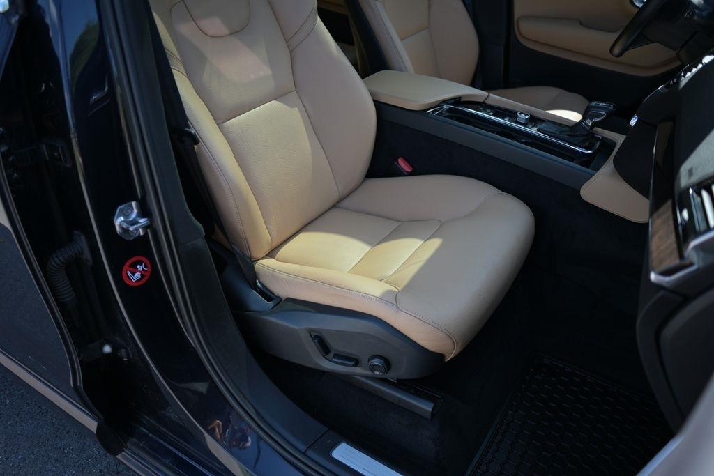 Volvo XC90 T6 AWD 7-Passenger Momentum 2017