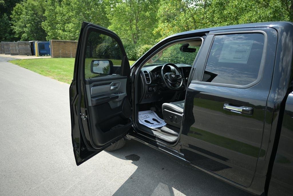 RAM 1500 Big Horn 4x4 Quad Cab 6'4" Box 2020
