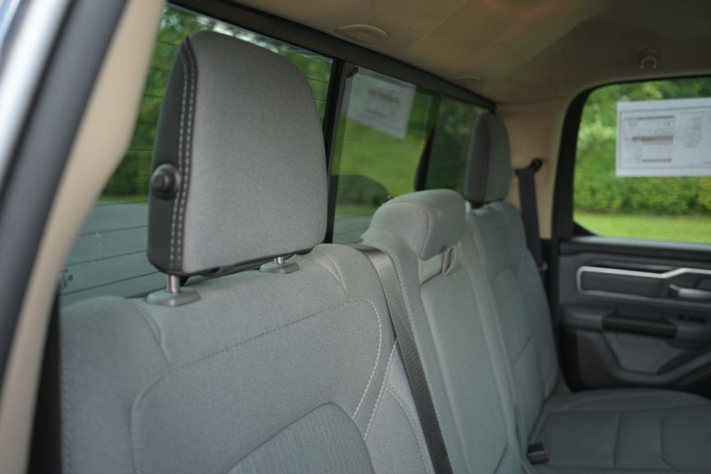 RAM 1500 Big Horn 4x4 Quad Cab 6'4" Box 2020