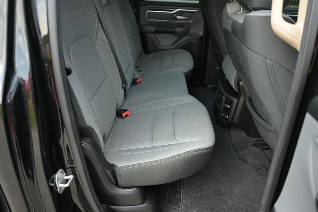 RAM 1500 Big Horn 4x4 Quad Cab 6'4" Box 2020