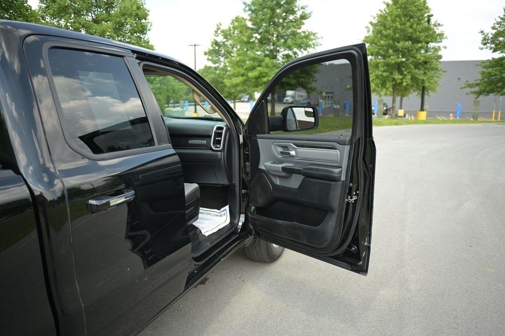 RAM 1500 Big Horn 4x4 Quad Cab 6'4" Box 2020