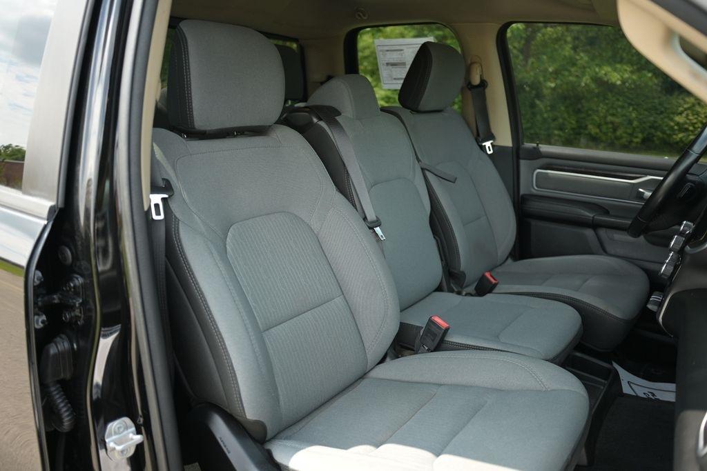 RAM 1500 Big Horn 4x4 Quad Cab 6'4" Box 2020