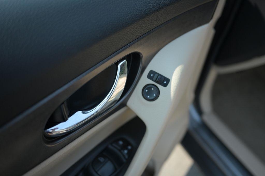 Nissan Rogue AWD 4dr SV 2015