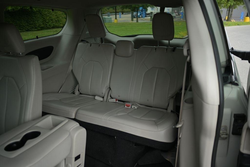 Chrysler Pacifica Touring L FWD 2021