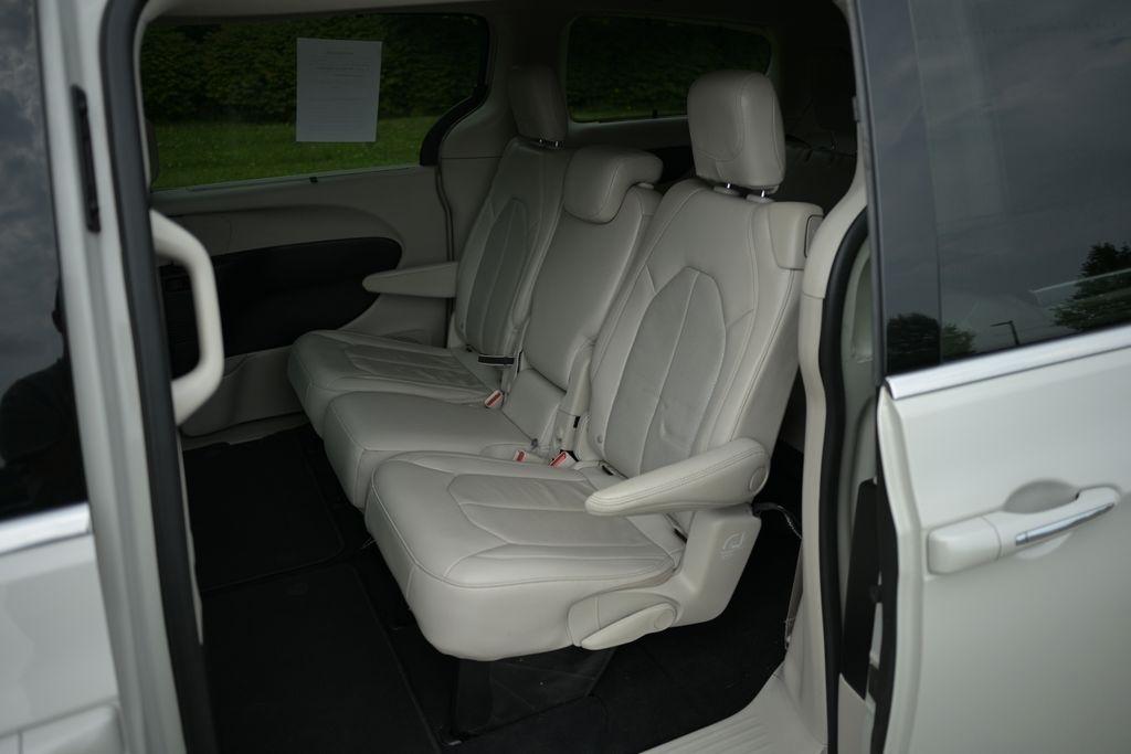 Chrysler Pacifica Touring L FWD 2021