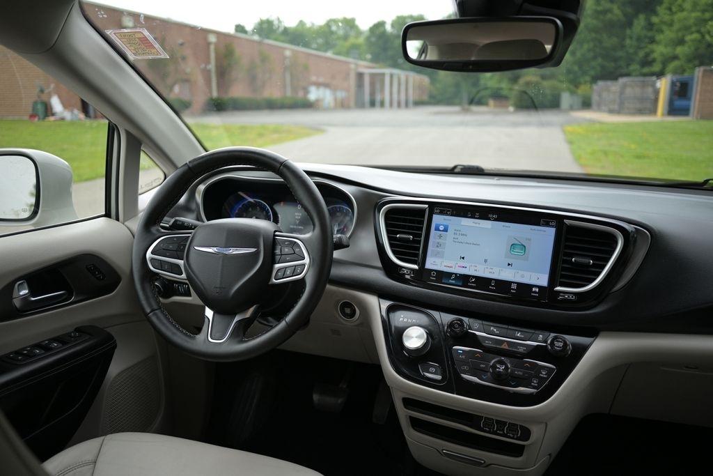 Chrysler Pacifica Touring L FWD 2021