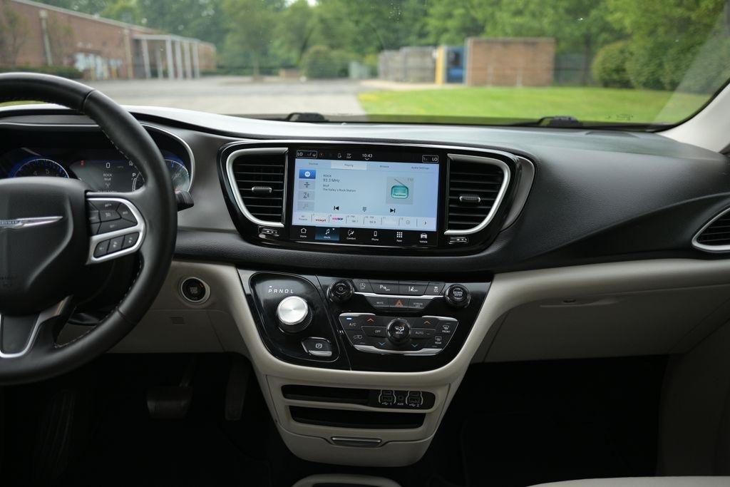 Chrysler Pacifica Touring L FWD 2021