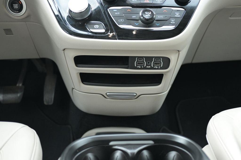 Chrysler Pacifica Touring L FWD 2021