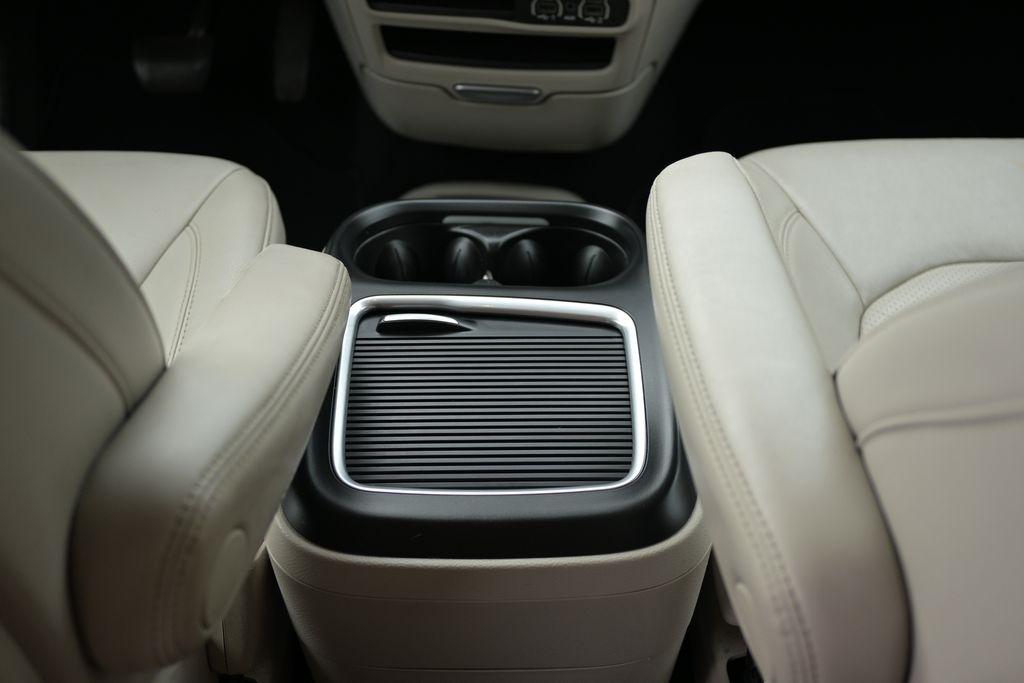 Chrysler Pacifica Touring L FWD 2021