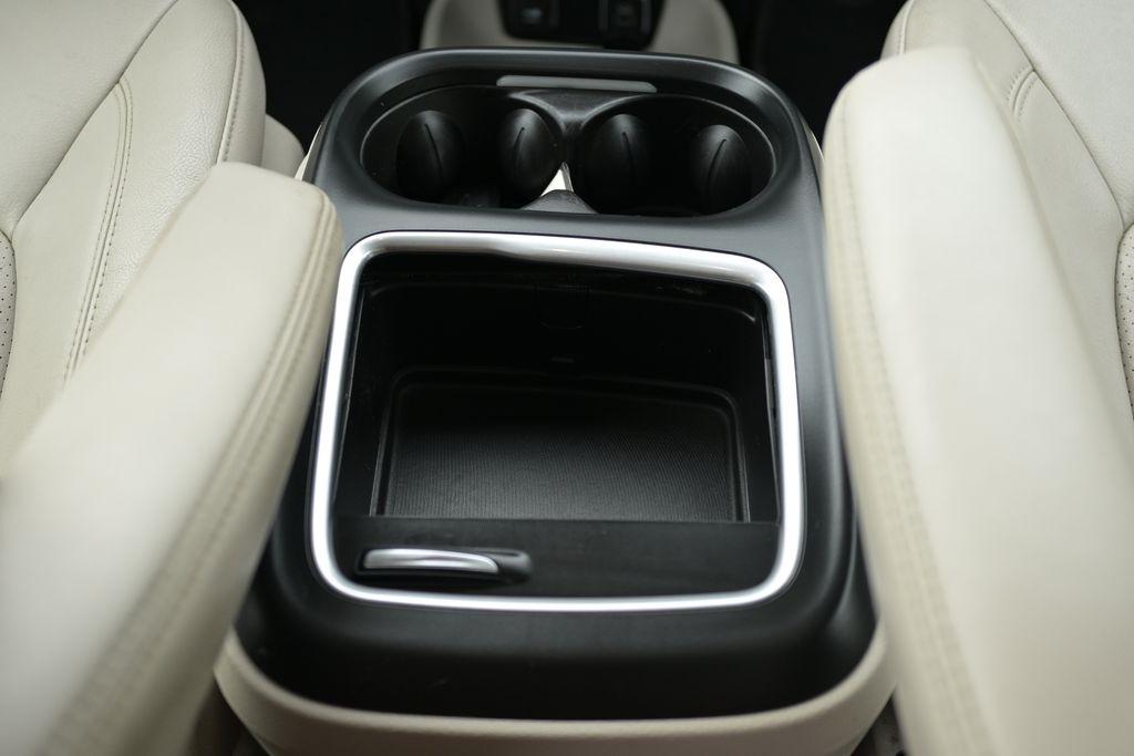 Chrysler Pacifica Touring L FWD 2021
