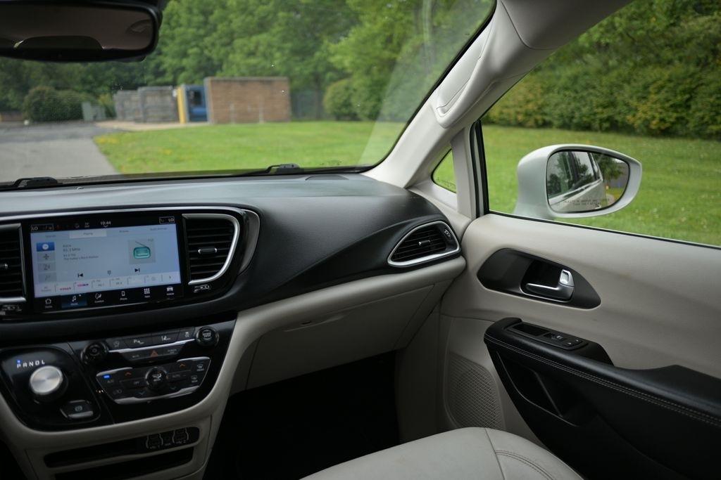 Chrysler Pacifica Touring L FWD 2021