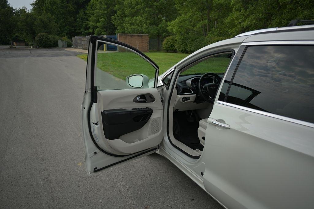 Chrysler Pacifica Touring L FWD 2021
