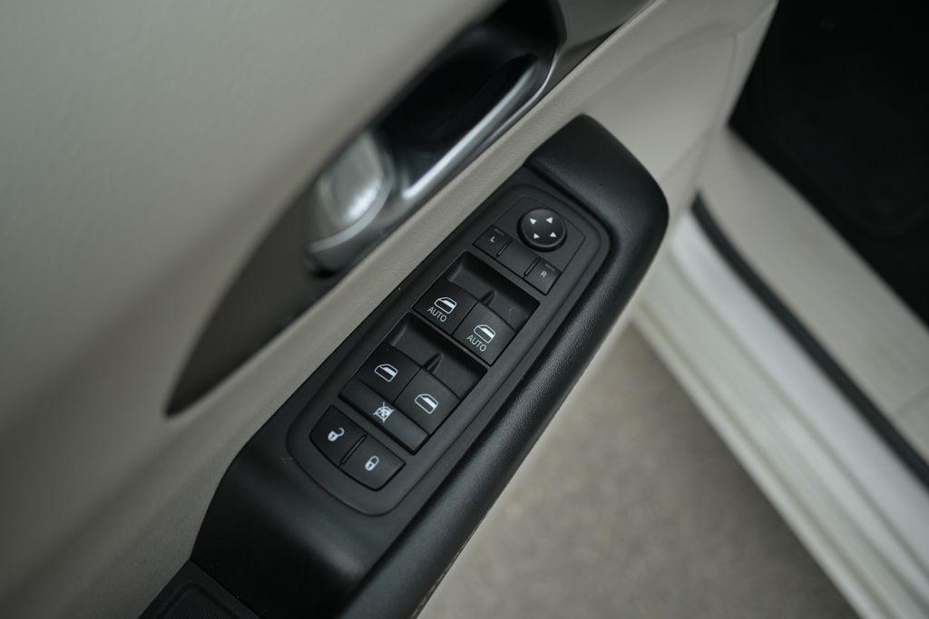 Chrysler Pacifica Touring L FWD 2021