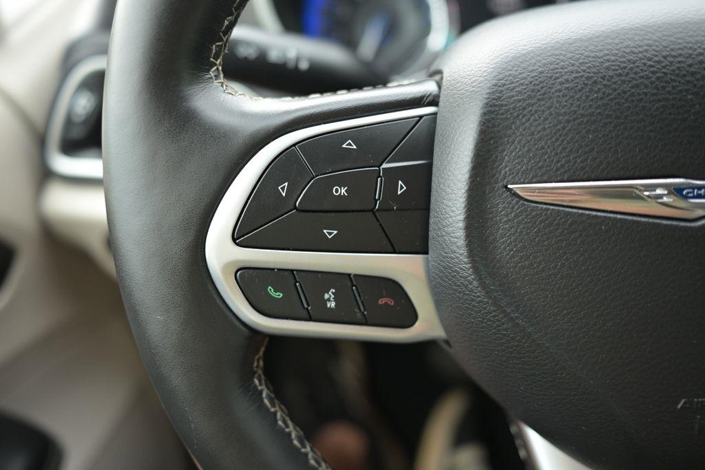 Chrysler Pacifica Touring L FWD 2021