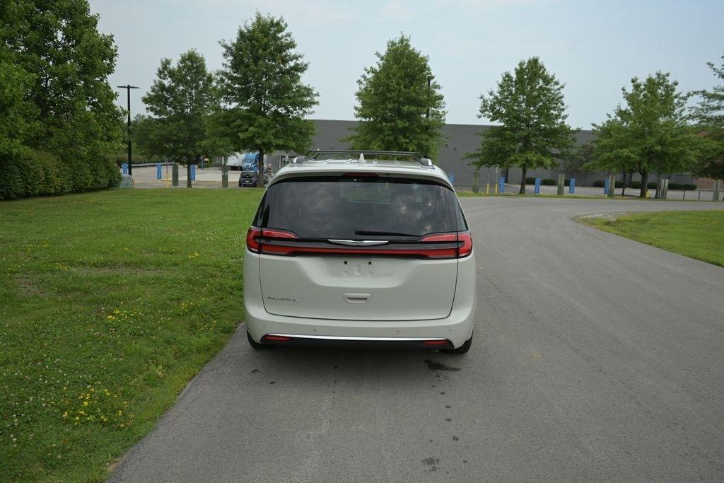 Chrysler Pacifica Touring L FWD 2021