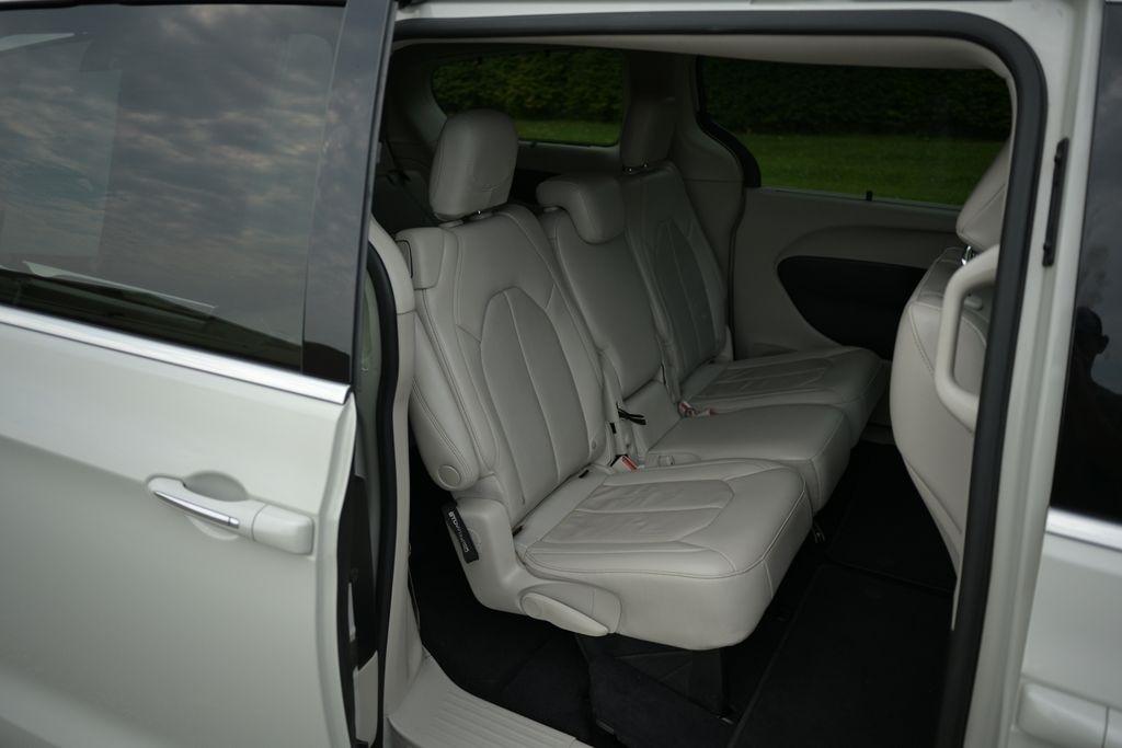 Chrysler Pacifica Touring L FWD 2021
