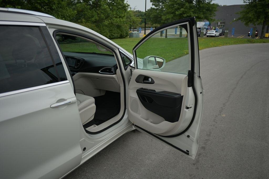 Chrysler Pacifica Touring L FWD 2021