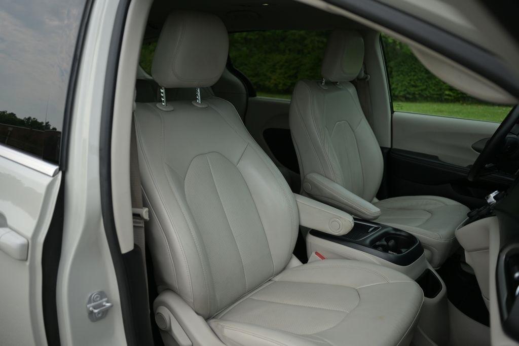 Chrysler Pacifica Touring L FWD 2021