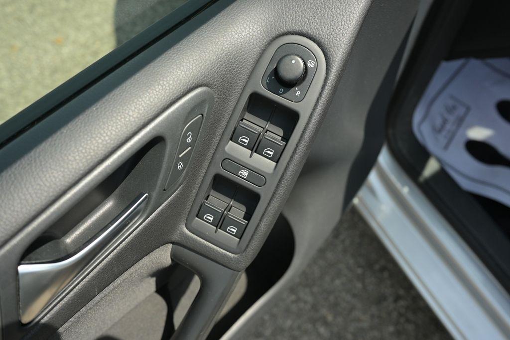 Volkswagen Golf 4dr HB Auto PZEV 2013