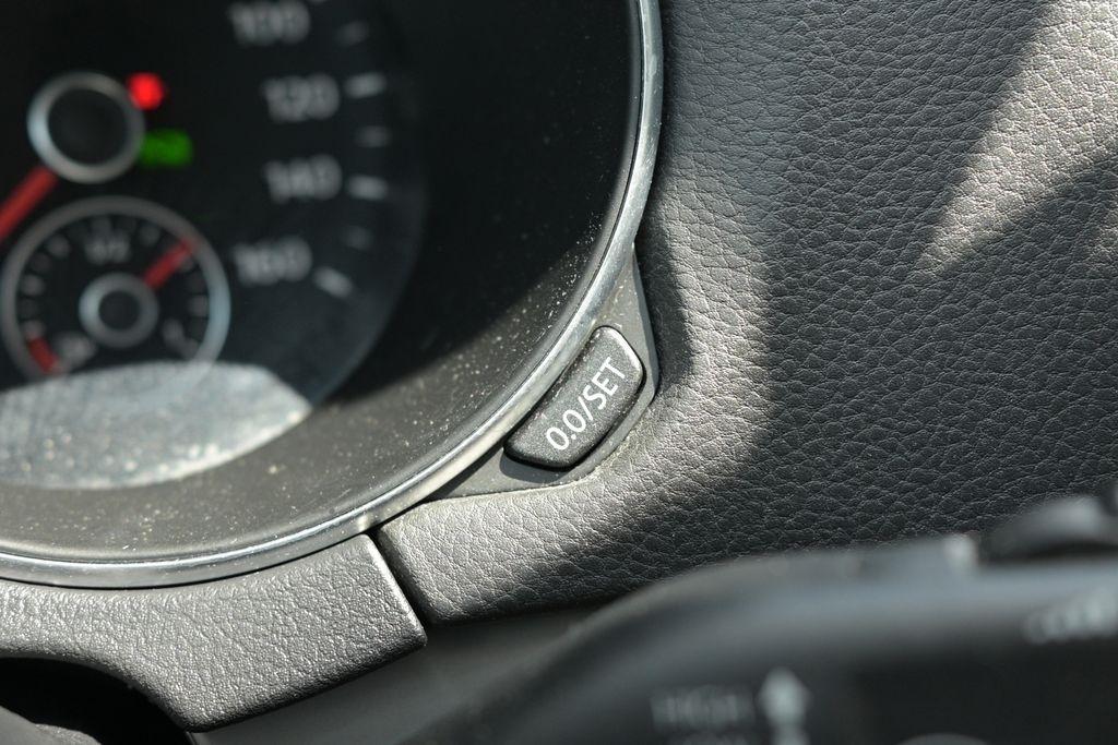 Volkswagen Golf 4dr HB Auto PZEV 2013