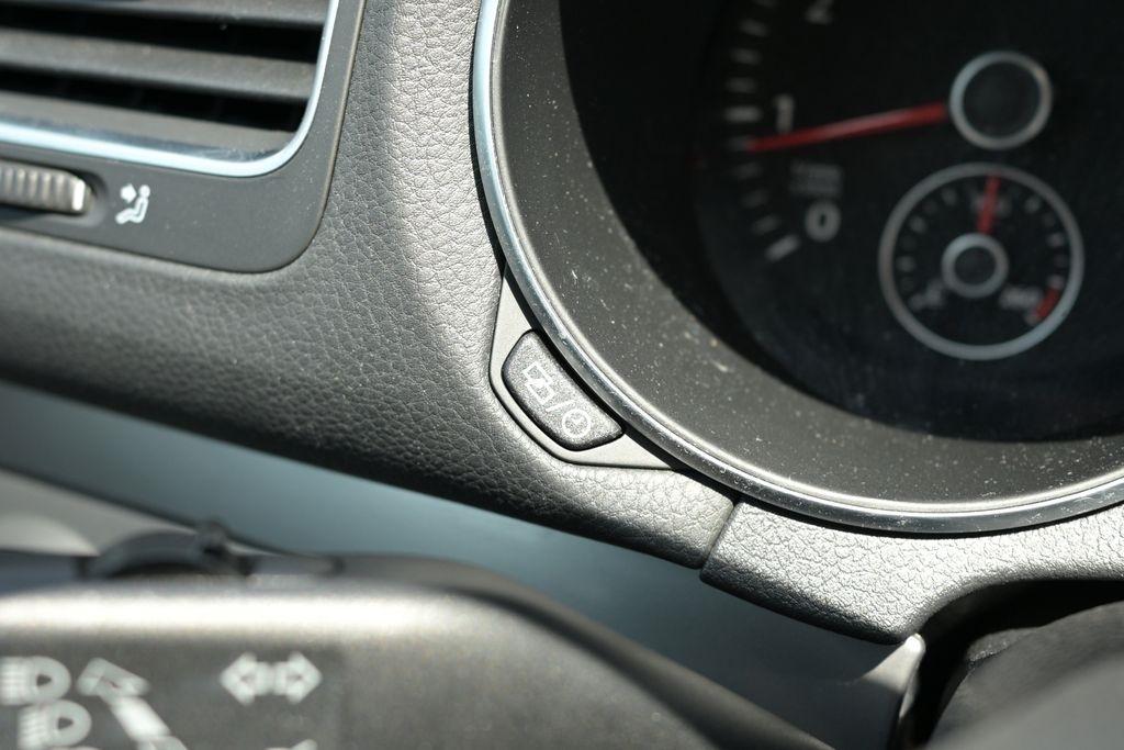 Volkswagen Golf 4dr HB Auto PZEV 2013