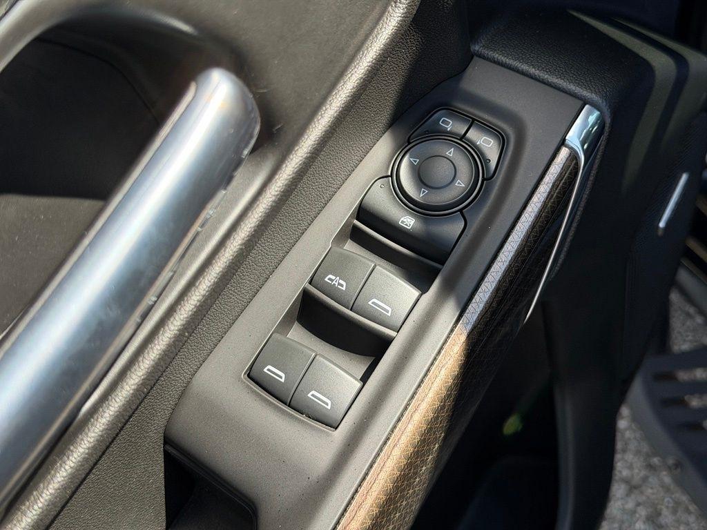 Chevrolet Silverado 1500 4WD Crew Cab 147" LT Trail Boss 2021