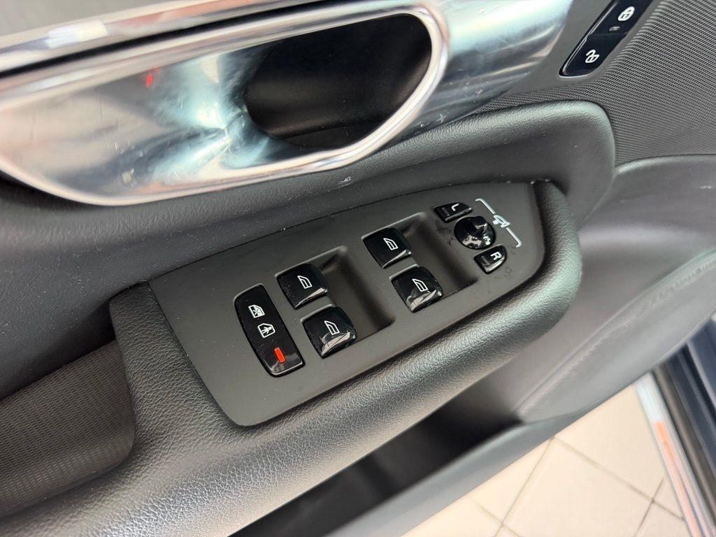 Volvo XC90 T5 AWD Momentum 7P 2021