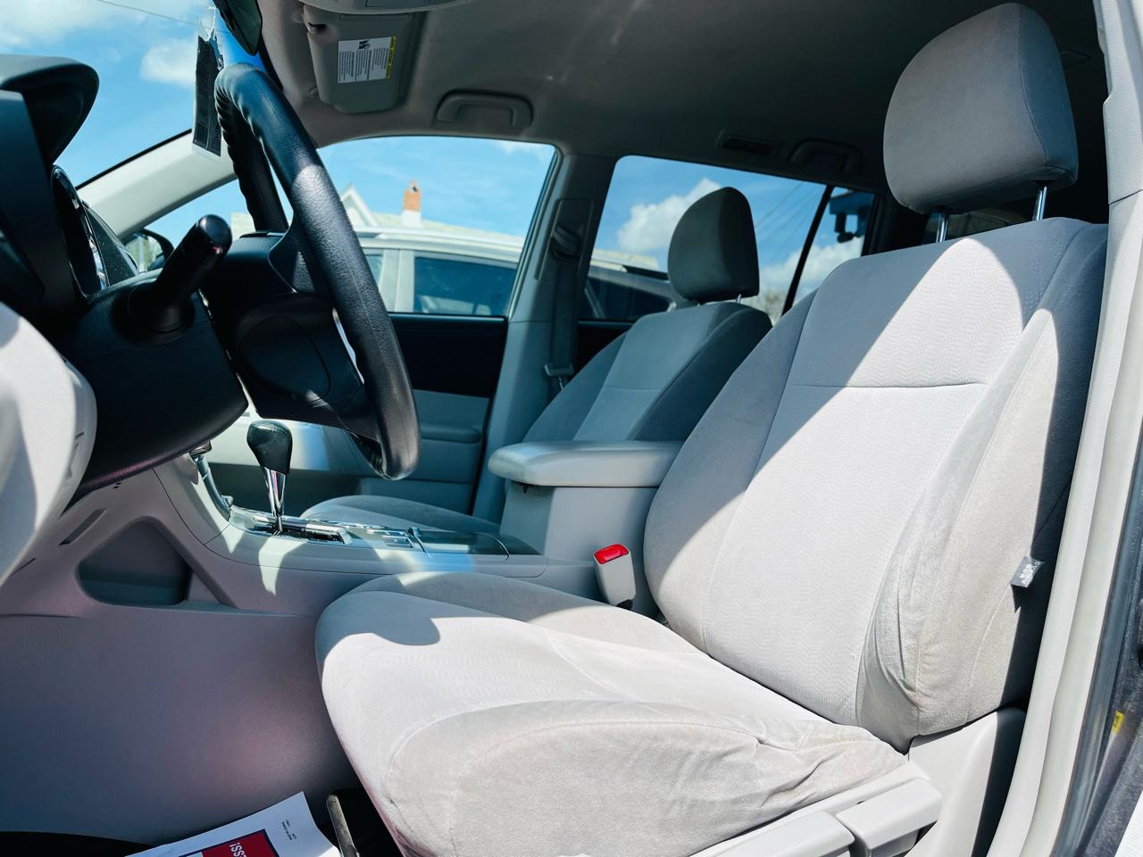 Toyota Highlander 2WD with 3rd-Row Seat 2013