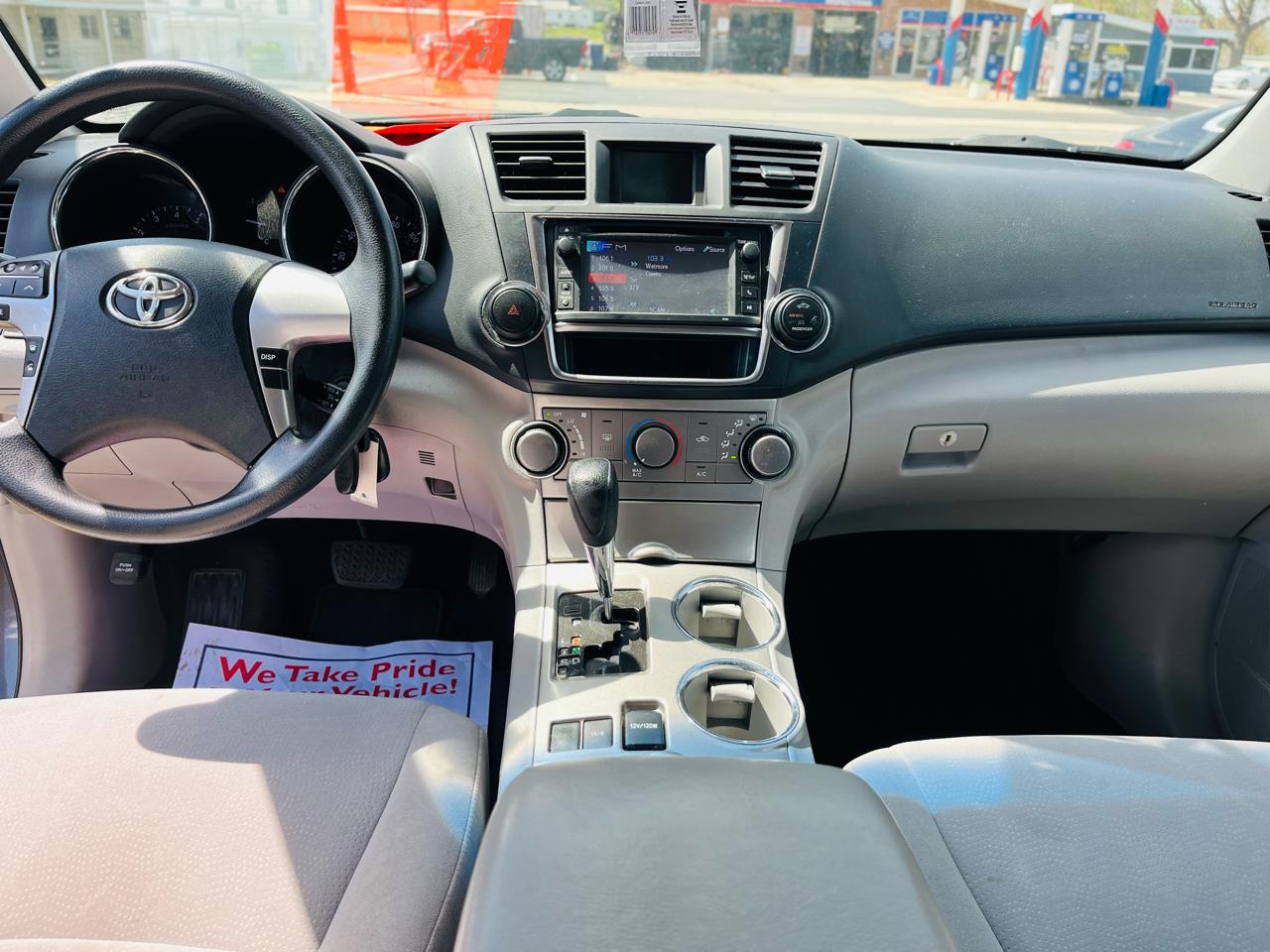 Toyota Highlander 2WD with 3rd-Row Seat 2013