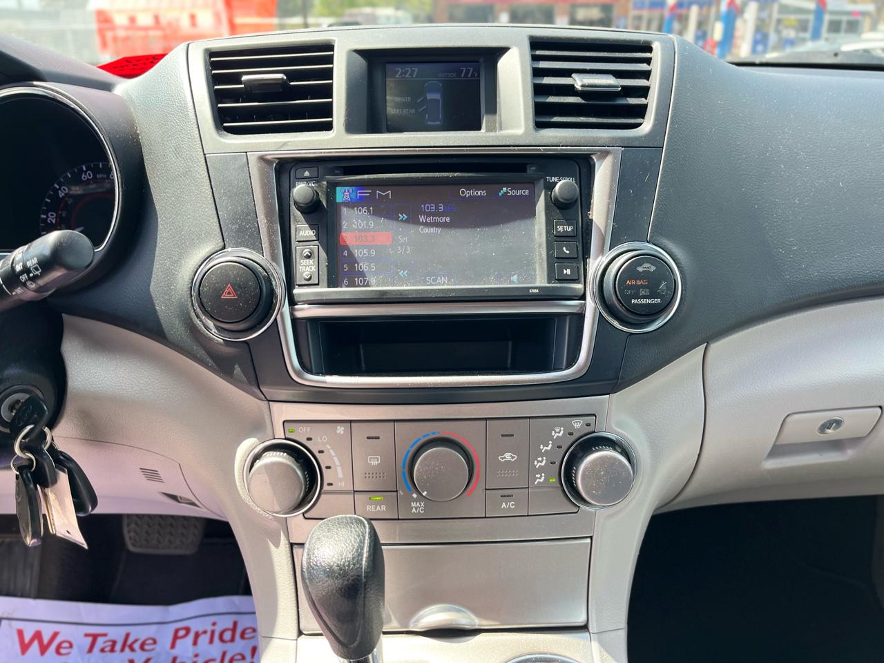 Toyota Highlander 2WD with 3rd-Row Seat 2013