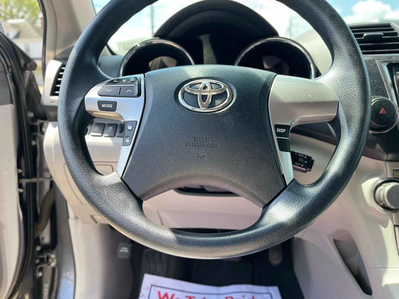 Toyota Highlander 2WD with 3rd-Row Seat 2013