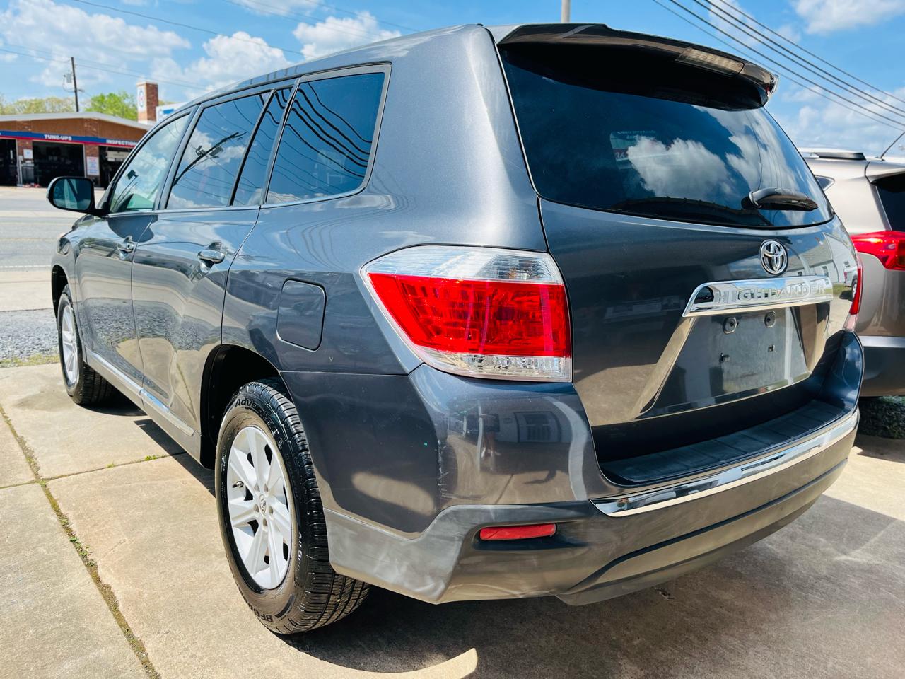 Toyota Highlander 2WD with 3rd-Row Seat 2013