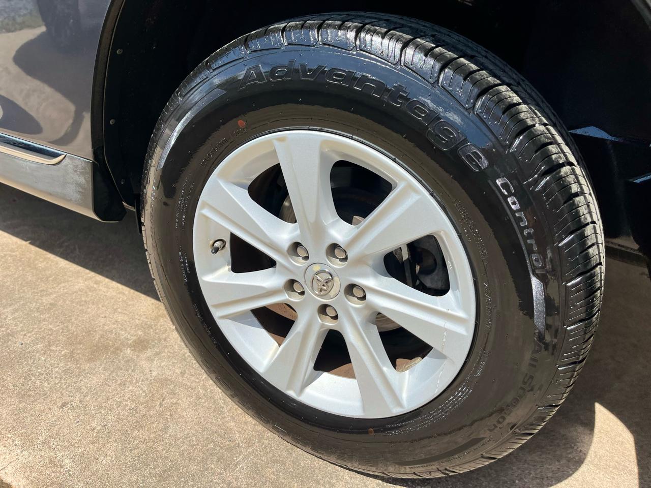 Toyota Highlander 2WD with 3rd-Row Seat 2013