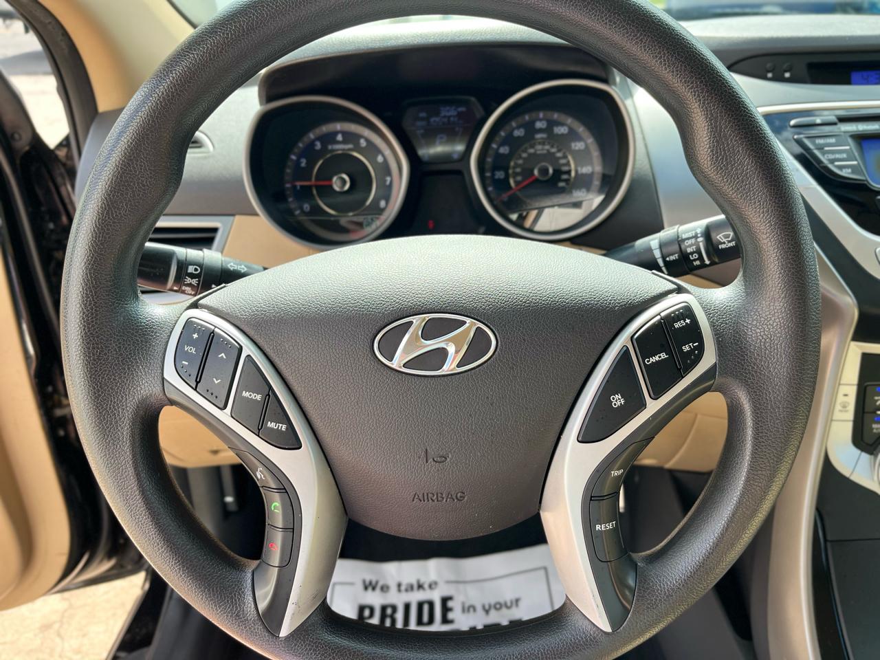 Hyundai Elantra Limited 2012