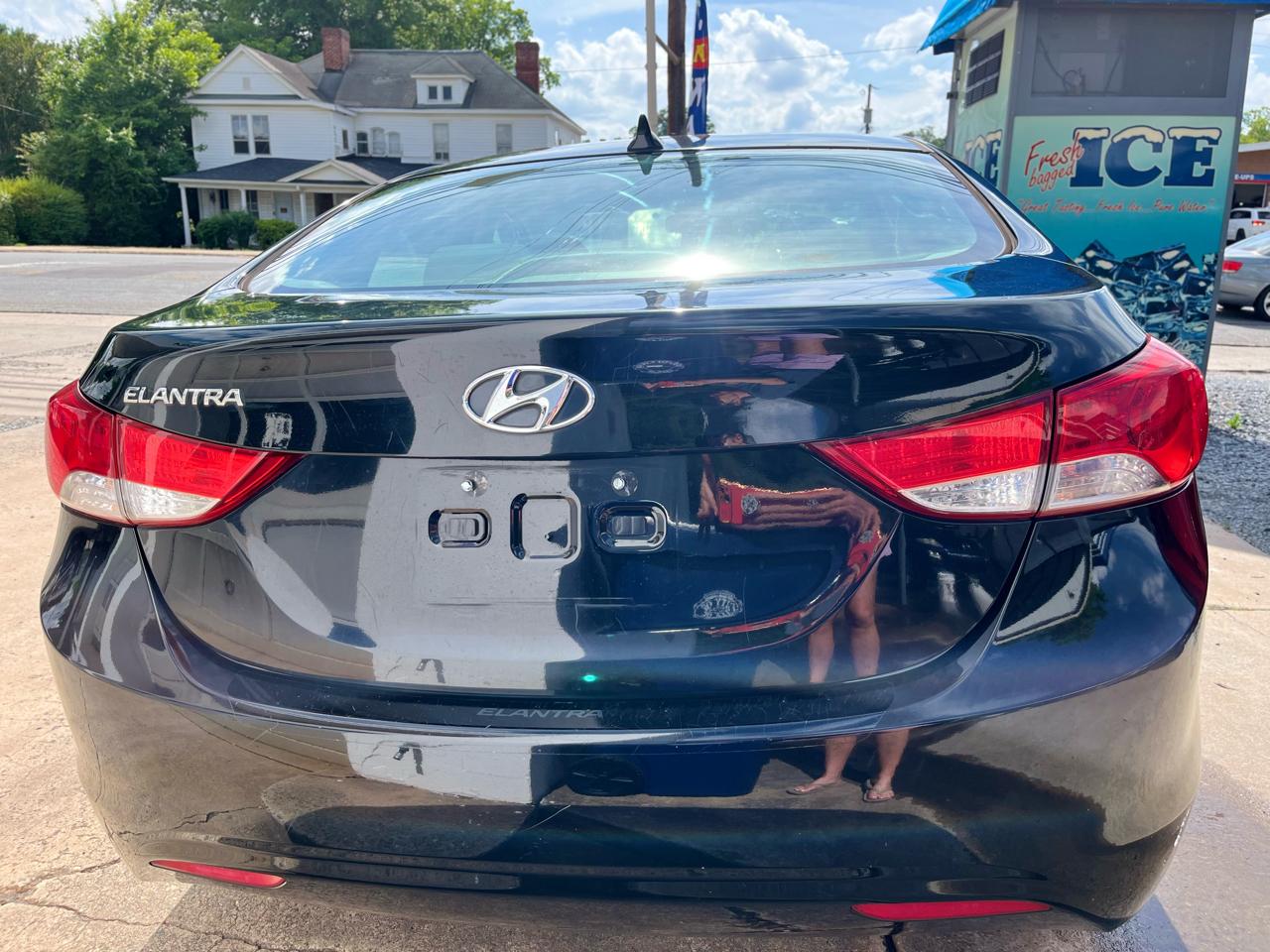 Hyundai Elantra Limited 2012