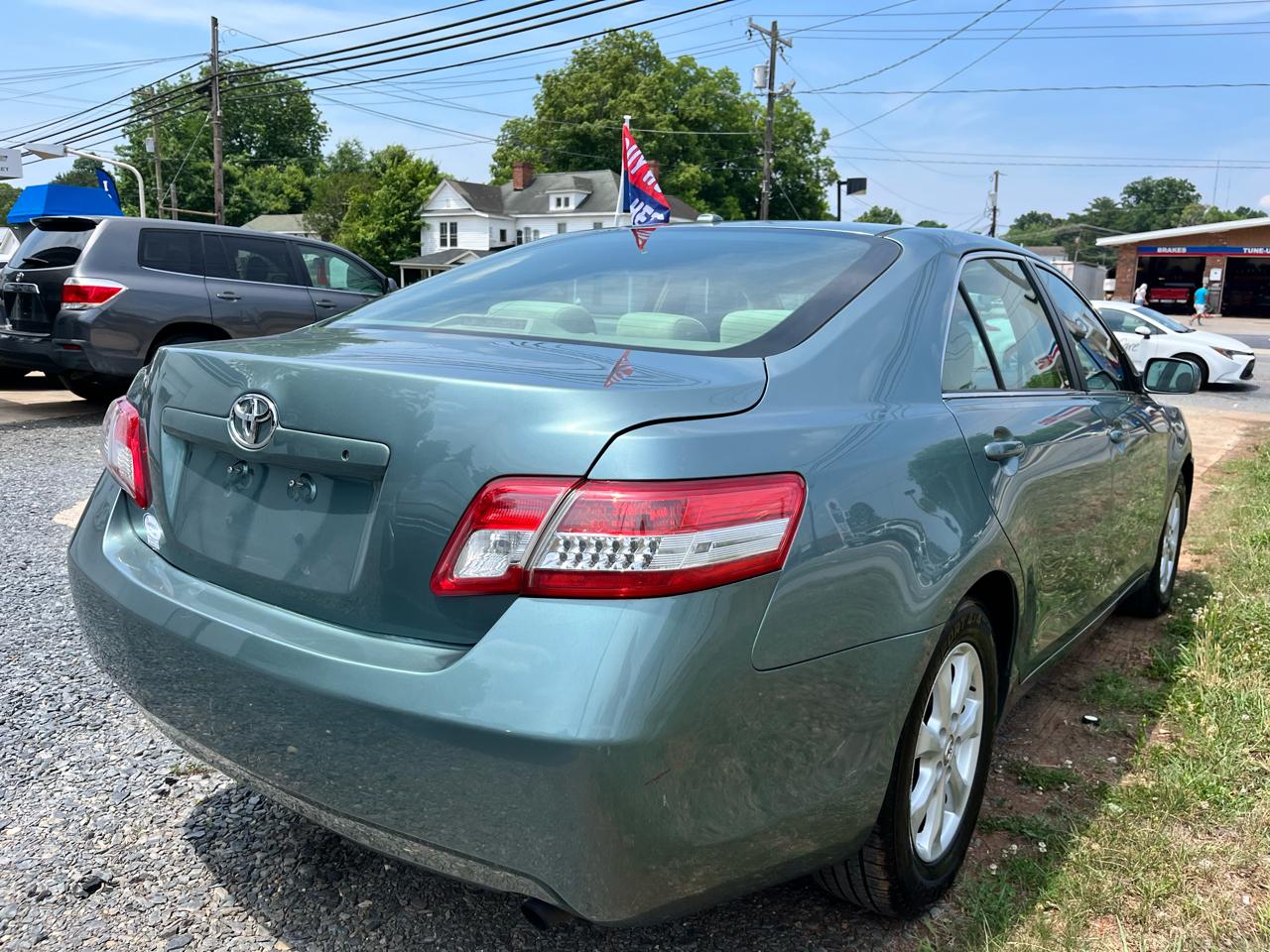 Toyota Camry Base 6-Spd AT 2011