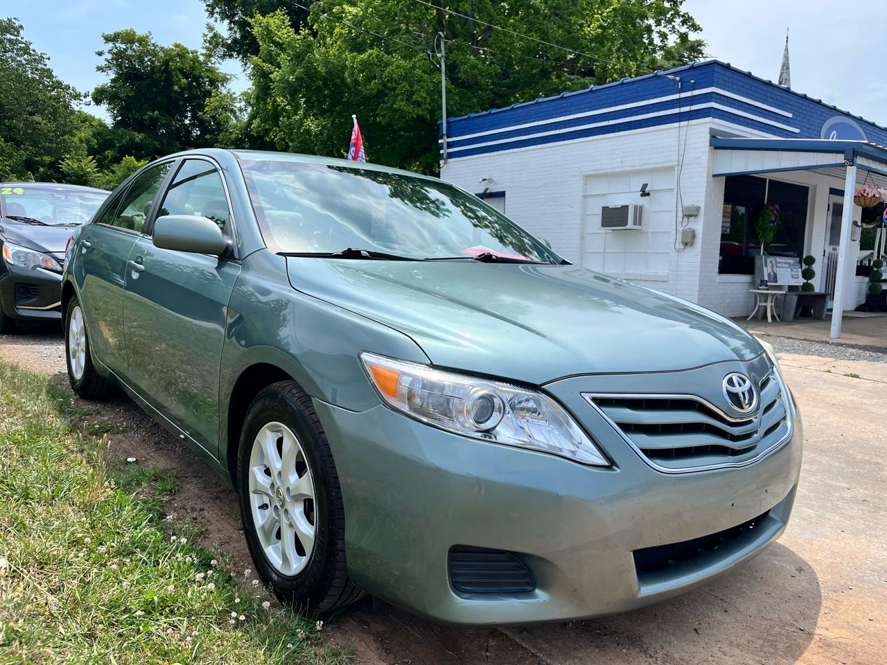 Toyota Camry Base 6-Spd AT 2011