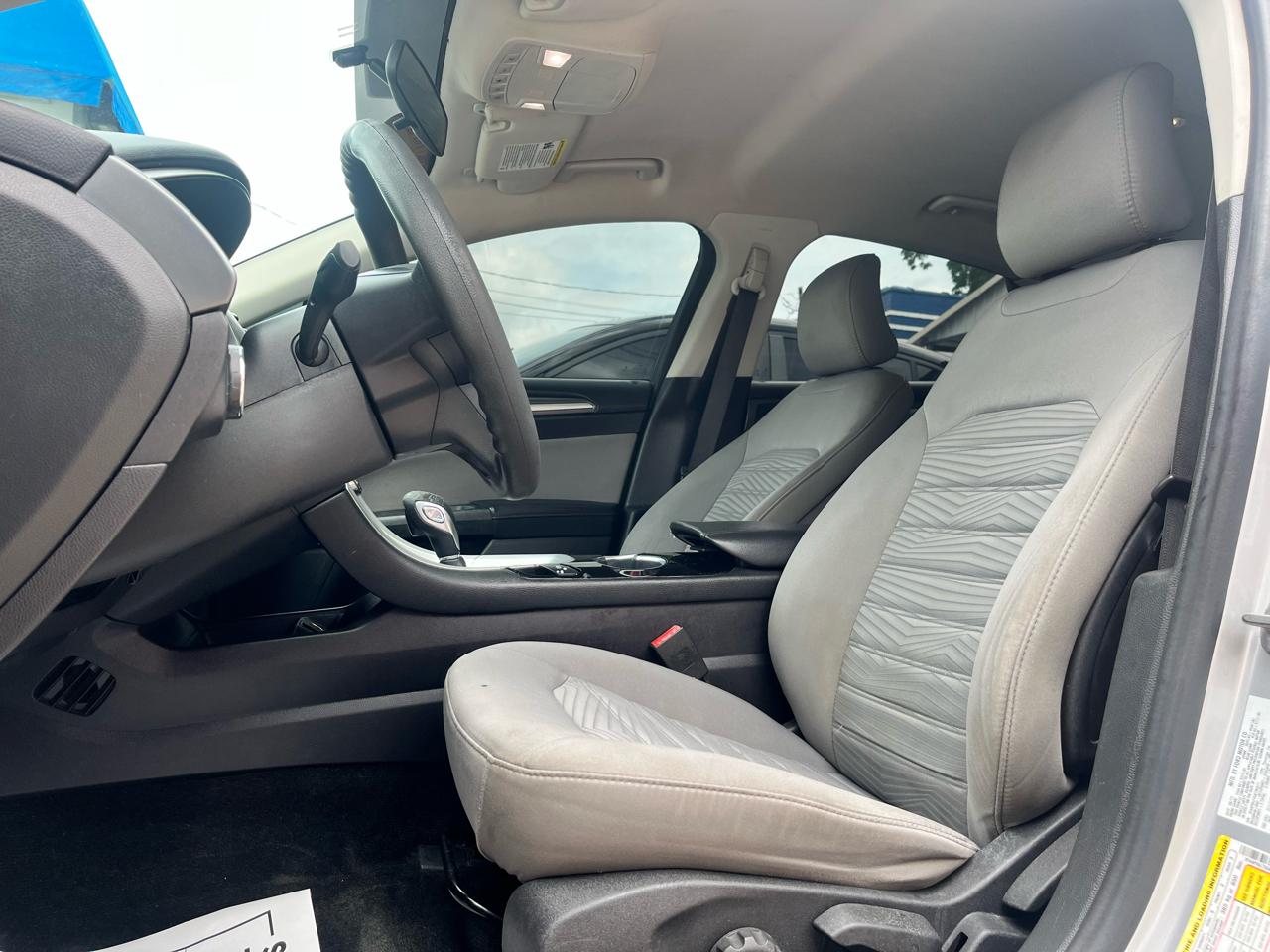 Ford Fusion S 2016