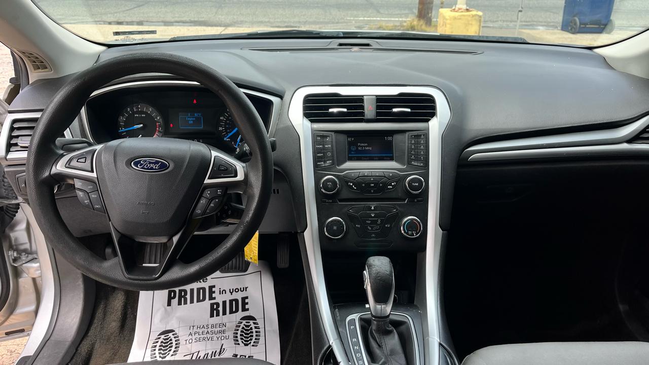 Ford Fusion S 2016