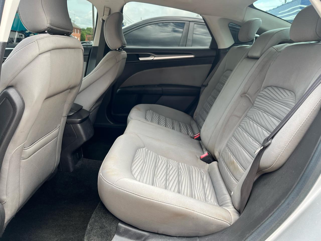 Ford Fusion S 2016