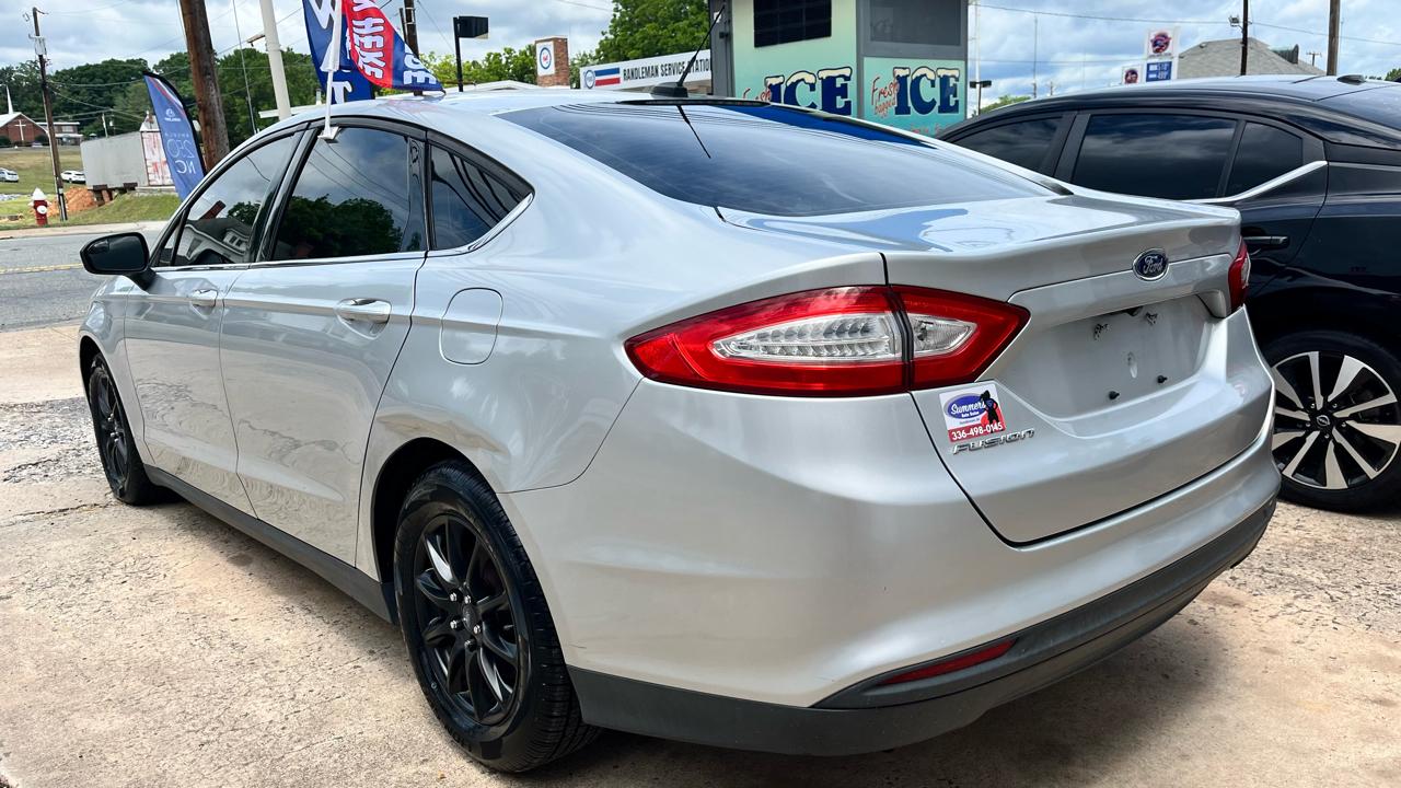 Ford Fusion S 2016